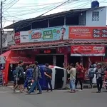 Kecelakaan Siang Bolong di Simpang Stasiun Ciamis, Mobil Elf Tabrak Dua Motor dan Counter HP