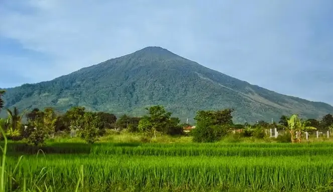 Warga Lereng Gunung Ciremai Diminta Waspada Ancaman Longsor (Sumber: Wikipedia)