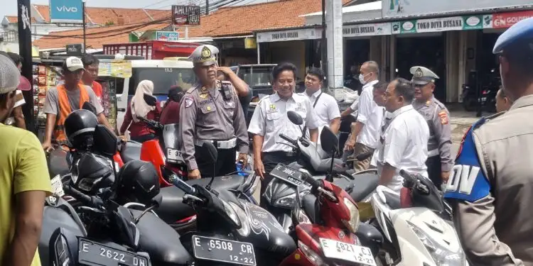 Dishub dan Satlantas Polres Cirebon Sidak Swalayan Karomah Terkait Keluhan Kemacetan (Sumber: fajarcirebon.com)