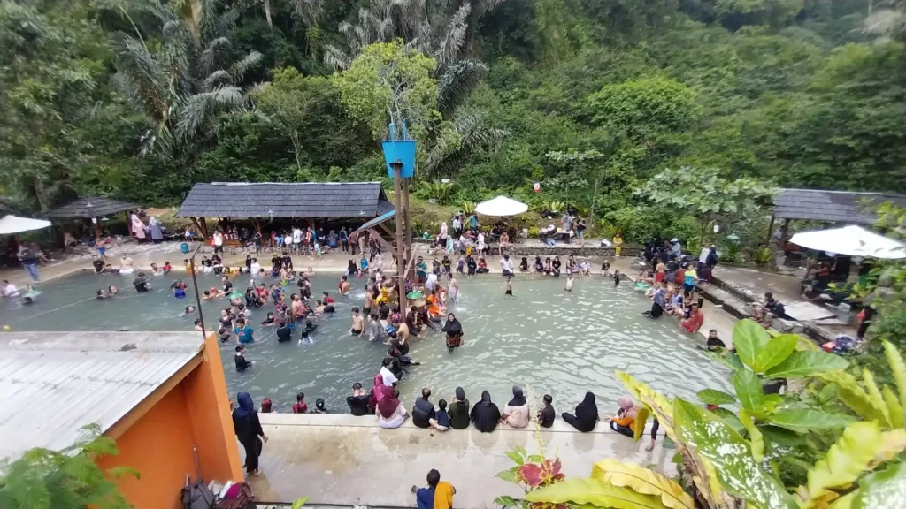 Liburan Keluarga di Cipanas Galunggung Tasikmalaya